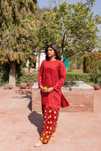 Load image into Gallery viewer, Red chunri shirt with farshi shalwar