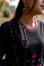 Load image into Gallery viewer, Phulkari Loop Kurta