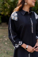 Load image into Gallery viewer, Phulkari Khaas - Phulkari