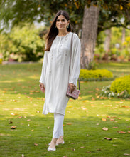 Load image into Gallery viewer, White Sindhi Mirror Work Kurta