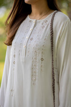 Load image into Gallery viewer, White Sindhi Mirror Work Kurta