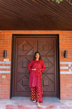 Load image into Gallery viewer, Red chunri shirt with farshi shalwar
