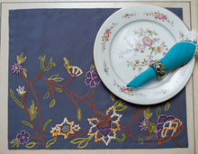 Load image into Gallery viewer, Turkish Floral Table Mats
