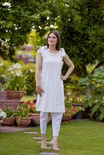 Load image into Gallery viewer, White Sindhi Sleeveless Kurta

