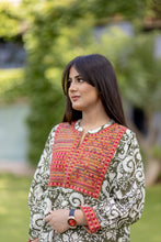 Load image into Gallery viewer, Sindhi Embroidery Kurta- Pre Order
